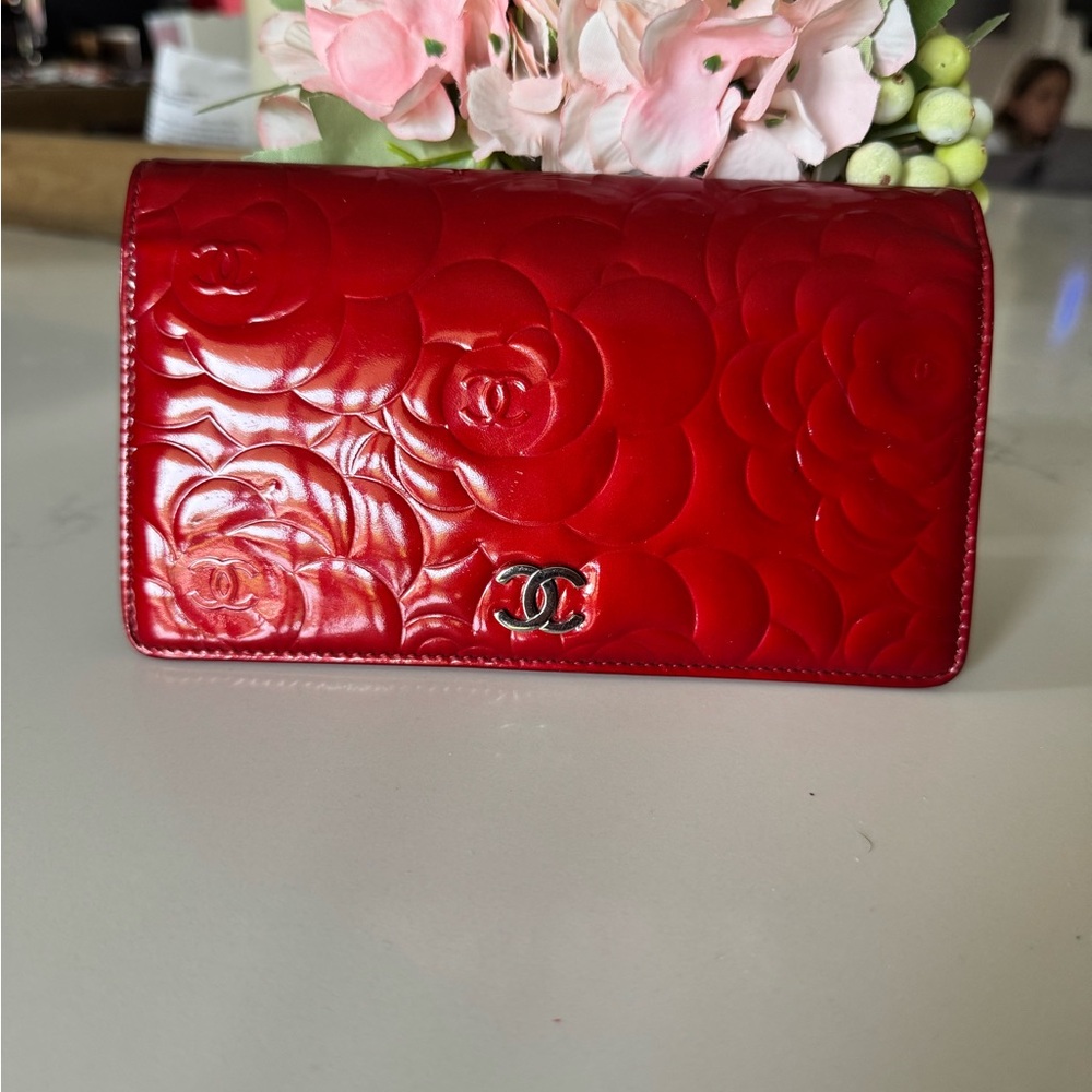 Chanel Red Camelia bifold Quilted Leather Wallet with Iconic Double-C Logo